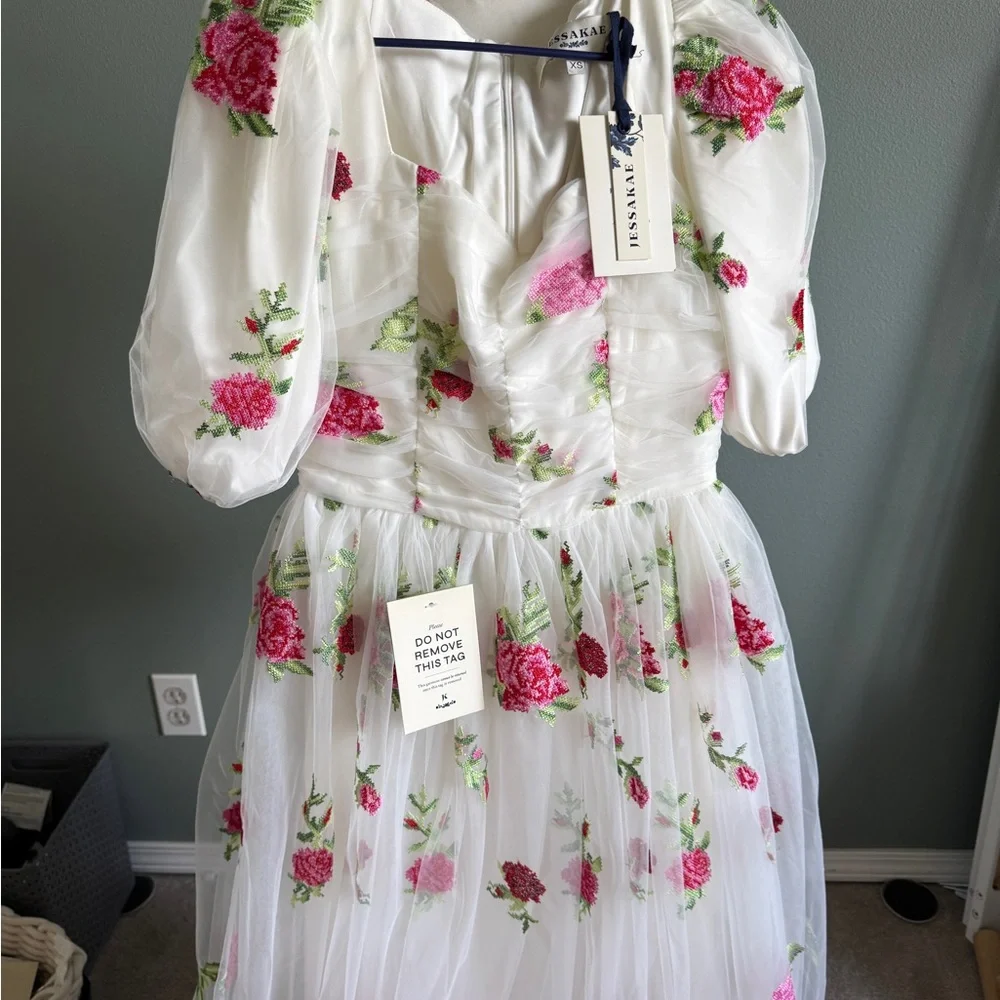 NWT Jessakae Charlotte White tulle maxi dress with red and pink roses - Picture 4 of 8